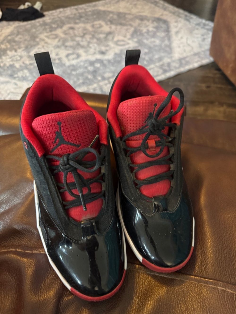 Jordan Max Aura 6 Mens Sneakers in Black and Red, Size 11
